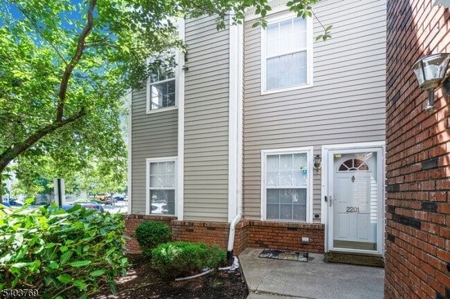 2201 Timber Ridge Ct in Sayreville, NJ - Building Photo - Building Photo