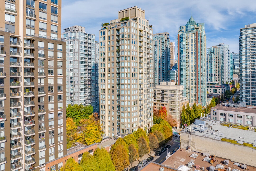 The Bentley in Vancouver, BC - Building Photo