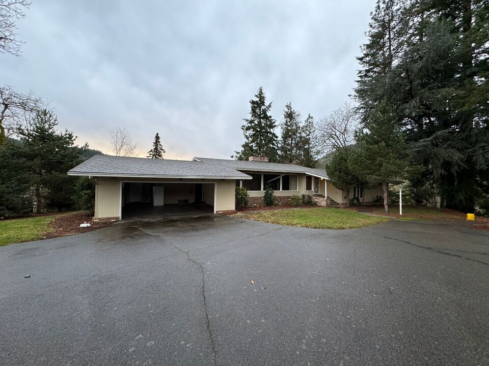 391 Lawson Bar Rd in Myrtle Creek, OR - Building Photo