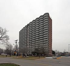 135 Fenelon Drive in Toronto, ON - Building Photo - Building Photo