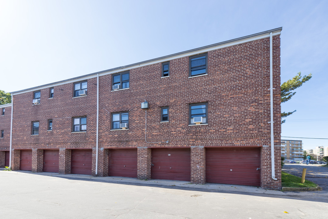 Clinton Gardens in Hempstead, NY - Building Photo