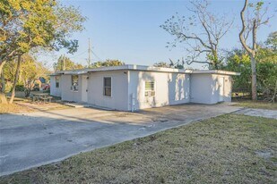 552 Fairmount Rd in Daytona Beach, FL - Building Photo