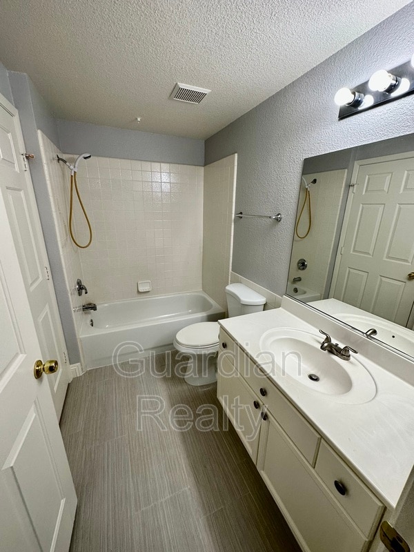 401 Pine Haven St in Las Vegas, NV - Building Photo - Building Photo