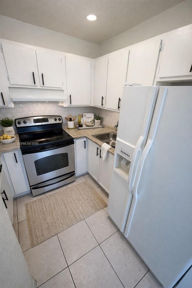 5702 W 26th Ave in Hialeah, FL - Building Photo - Building Photo