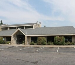 Elk River Lodge and Apartments in Elk River, MN - Building Photo - Building Photo
