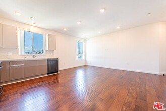 5531 La Mirada Ave in Los Angeles, CA - Foto de edificio - Building Photo