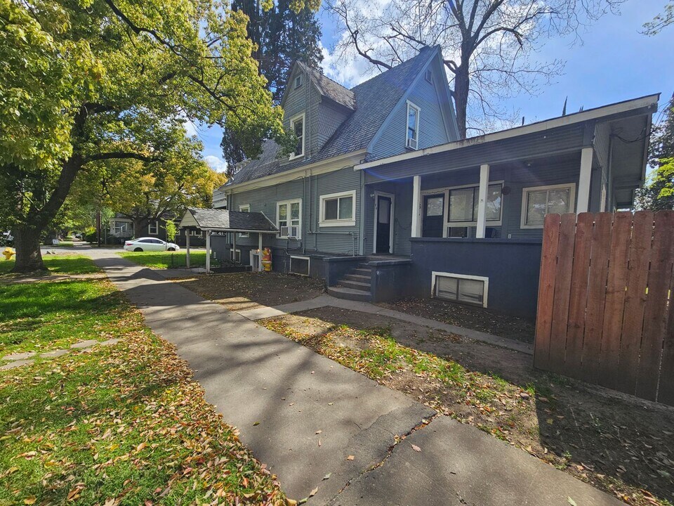 202 W 2nd Ave in Chico, CA - Building Photo