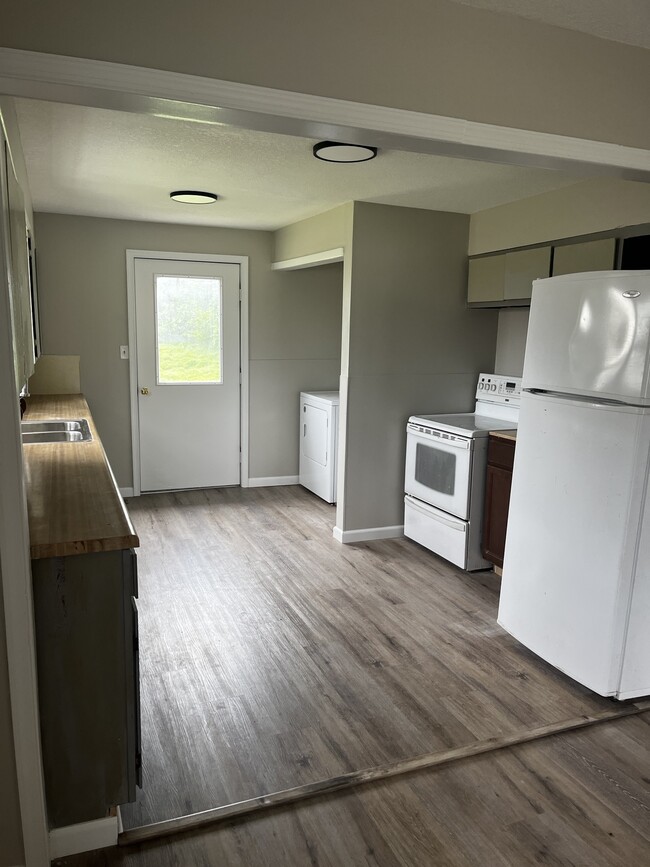 property at 618 E 79th St S