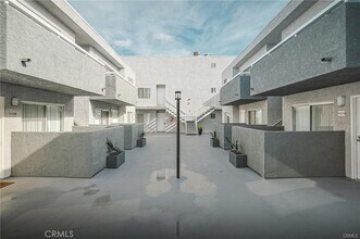 4406 Cahuenga Blvd, Unit 107 in Los Angeles, CA - Building Photo - Building Photo