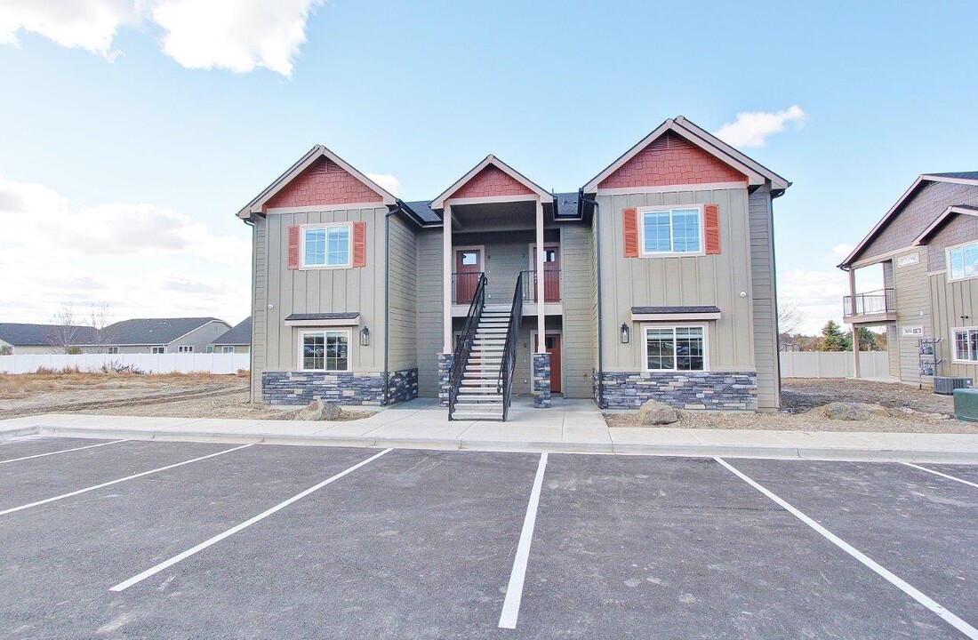 801 S Substation Rd in Emmett, ID - Building Photo