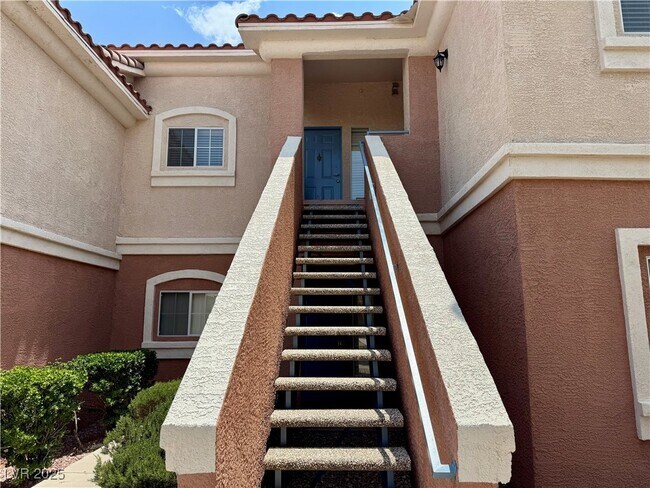 400 Amber Pine St in Las Vegas, NV - Building Photo - Building Photo