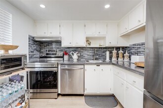 1010 Country Club Dr in Margate, FL - Building Photo - Building Photo