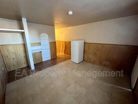 502 U.S. Rte 66 in Moriarty, NM - Building Photo