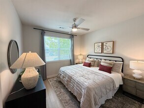 1610 Campbell Rd in Houston, TX - Building Photo - Building Photo