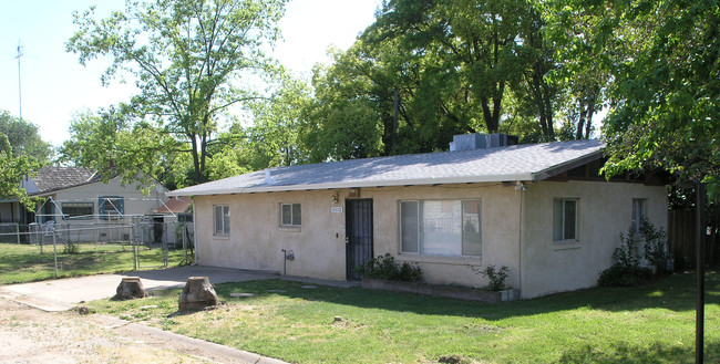 4570 Perry Ave in Sacramento, CA - Building Photo - Building Photo