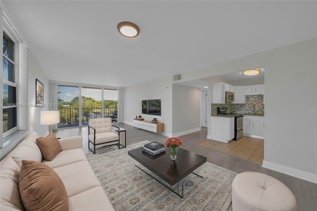 13120 SW 92nd Ave in Miami, FL - Building Photo - Building Photo
