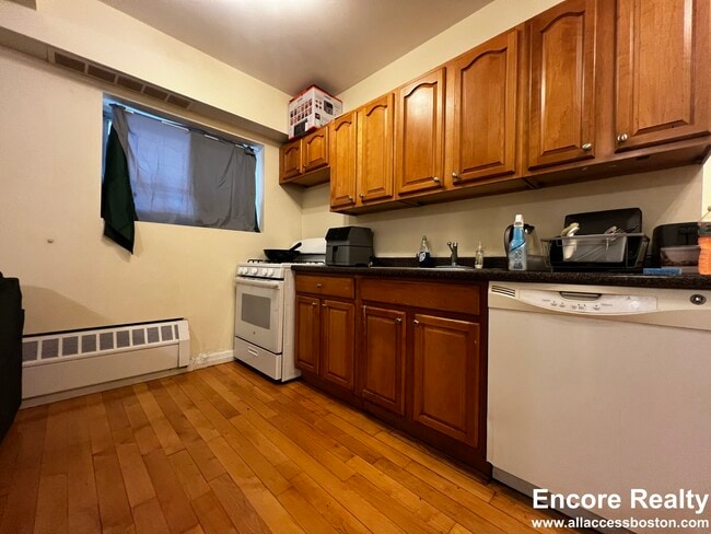 15 Fairbanks St, Unit 2