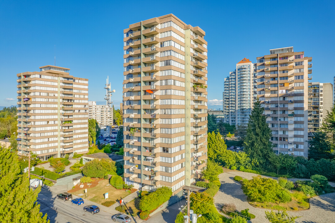 Edgewater Royal in New Westminster, BC - Building Photo