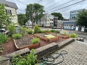 205 Summer St, Unit 2 in Somerville, MA - Foto de edificio - Building Photo