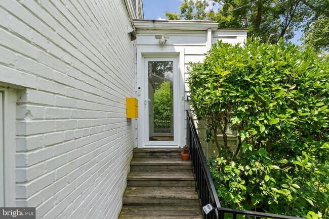 4929 Jamestown Rd in Bethesda, MD - Building Photo - Building Photo