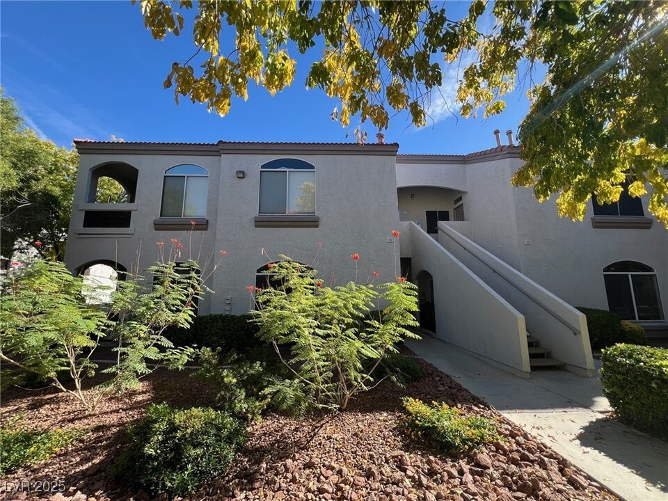 700 Carnegie St in Henderson, NV - Building Photo