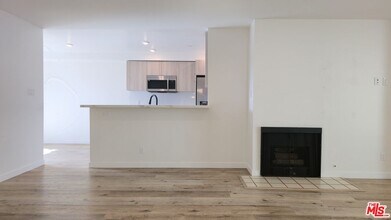 1650 S Bentley Ave in Los Angeles, CA - Building Photo - Building Photo