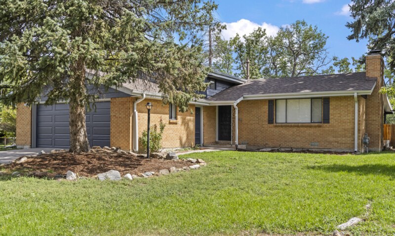 390 Scranton St in Aurora, CO - Building Photo