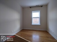 3246 N Clifton Ave, Unit #3246-E3 in Chicago, IL - Building Photo - Building Photo