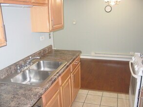1810 W Hatherleigh Ct in Mount Prospect, IL - Building Photo - Building Photo