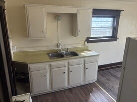 420 Sunnyside Ave in Waterloo, IA - Building Photo