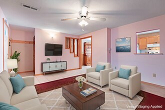 43 Commons Dr in East Greenbush, NY - Foto de edificio - Building Photo