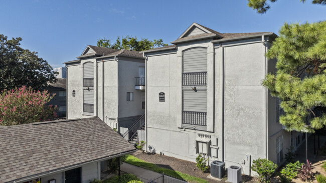 The Abbey at Briargrove Park in Houston, TX - Building Photo - Building Photo