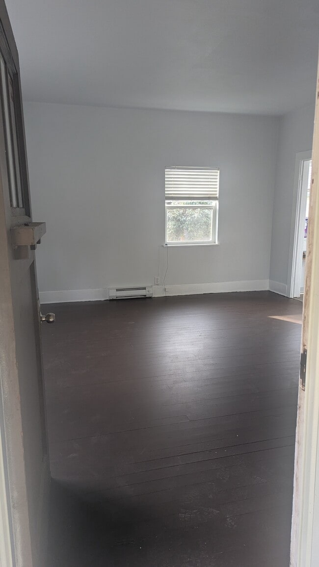 169 2nd St in Glendale, OR - Foto de edificio - Building Photo