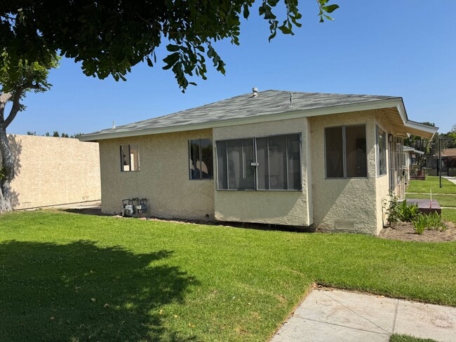 23237 Anchor Ave in Carson, CA - Foto de edificio - Building Photo