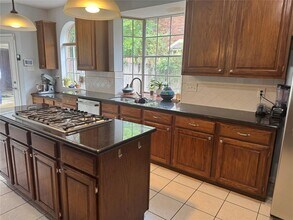 1323 W Forest Dr in Houston, TX - Building Photo - Building Photo