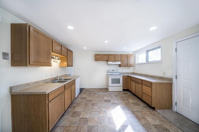 441 1st Ave in Watervliet, NY - Building Photo - Building Photo
