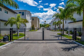 Uptown Kenwood in St. Petersburg, FL - Building Photo - Building Photo