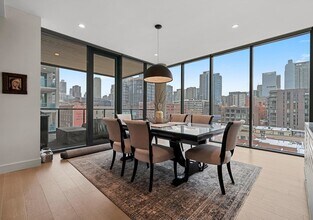 366 W Superior St in Chicago, IL - Building Photo - Building Photo