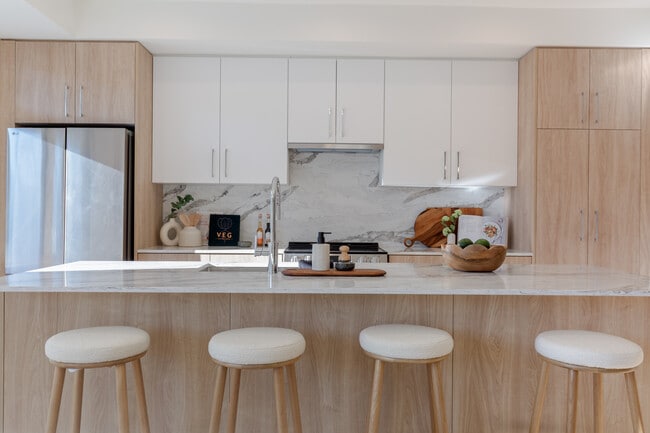 32110 Hillcrest Av in Abbotsford, BC - Building Photo - Building Photo