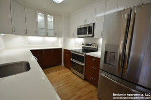 1420 Beacon St, Unit 3 in Brookline, MA - Foto de edificio - Building Photo