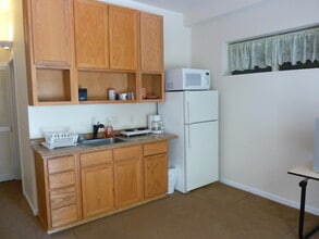 110 Meleana Pl in Honolulu, HI - Building Photo - Building Photo