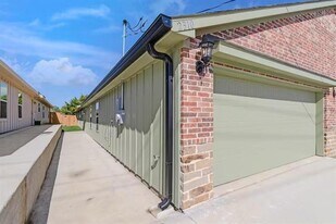 2310 Dalworth St in Grand Prairie, TX - Building Photo