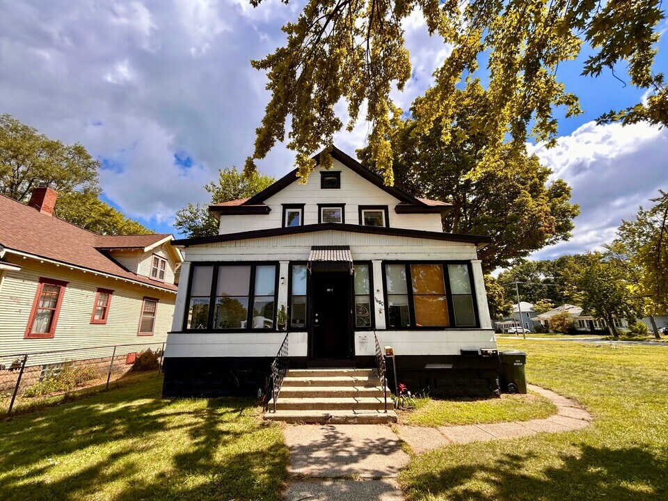 1600 7th St in Muskegon, MI - Building Photo
