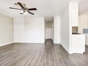 6113 Manor Rd in Austin, TX - Building Photo - Building Photo