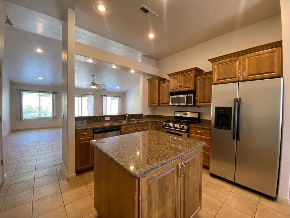 2142 W 1420 N in Saint George, UT - Building Photo