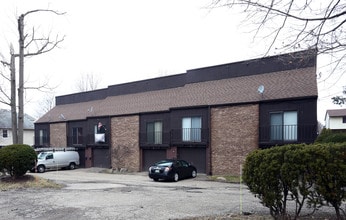 338 E Portage Trl in Cuyahoga Falls, OH - Building Photo - Building Photo