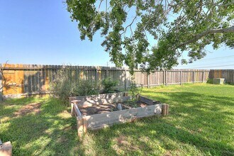 7605 Cougar Dr in Corpus Christi, TX - Building Photo - Building Photo
