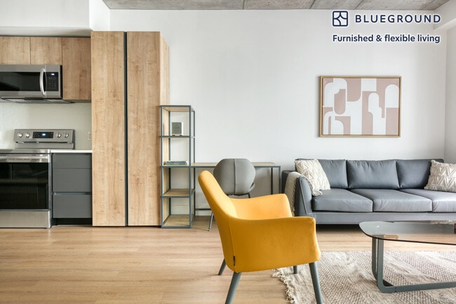 1027 Wilshire Blvd-Unit -FL7-ID544 in Los Angeles, CA - Building Photo - Building Photo