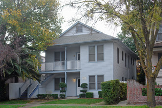 Heather Arms Apartments in Sacramento, CA - Building Photo - Building Photo