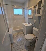 37 Pine St, Unit 1 in Arlington, MA - Foto de edificio - Building Photo